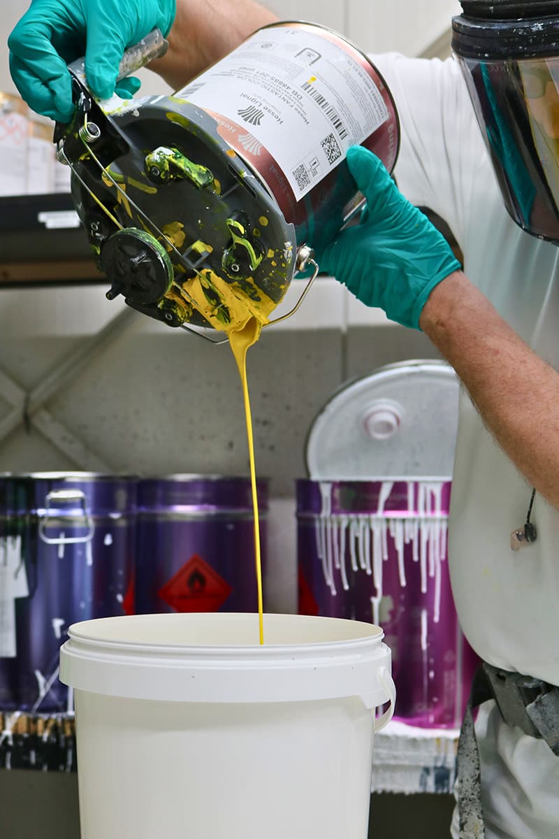 Medewerker in Tulp fabriek