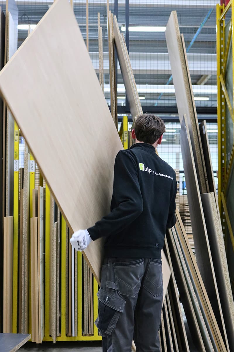 Medewerker in Tulp fabriek